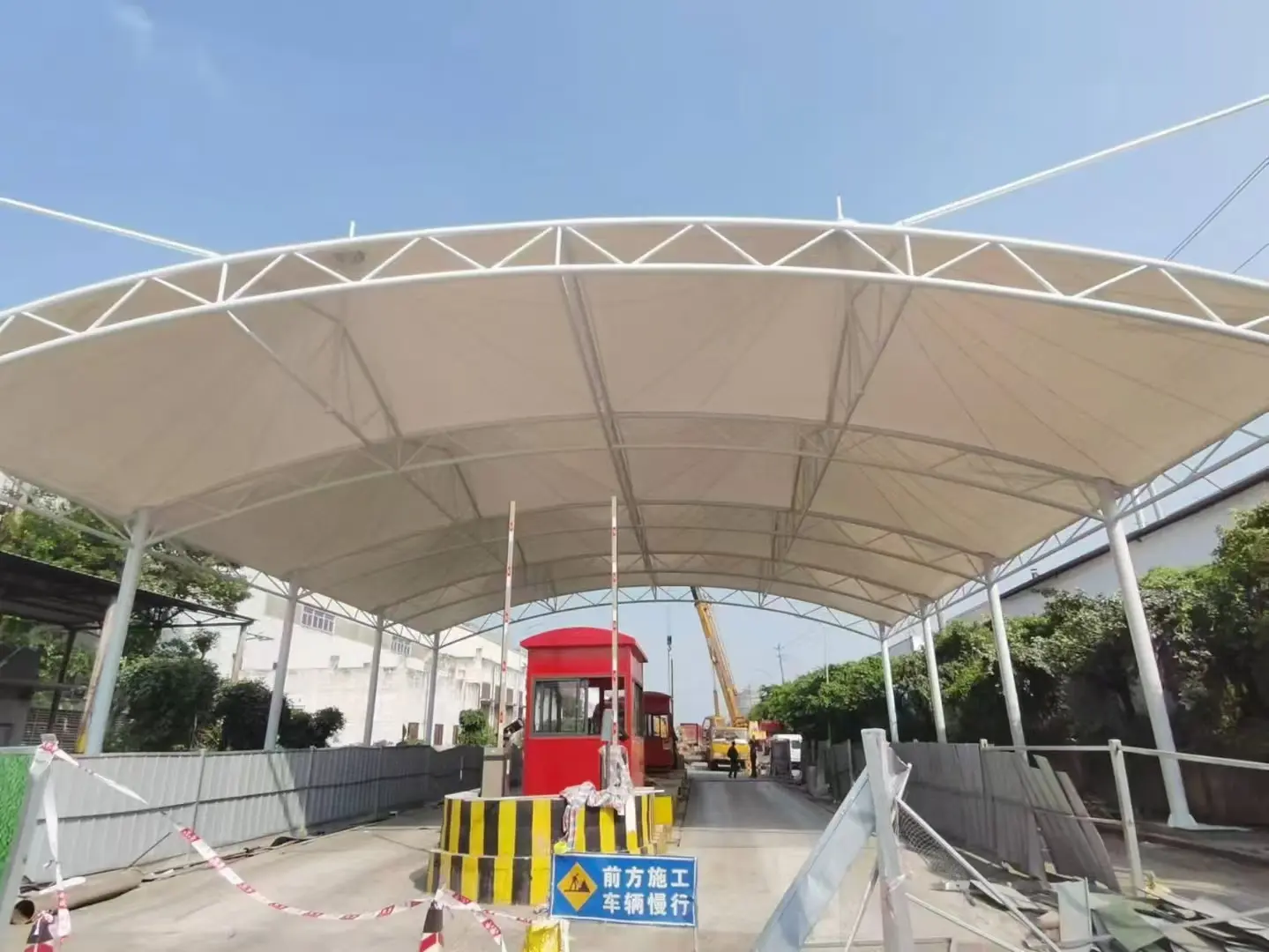【贵州罗甸雨棚】怎么选择【源头工厂】：解决雨棚建造盲目选择的选型标准